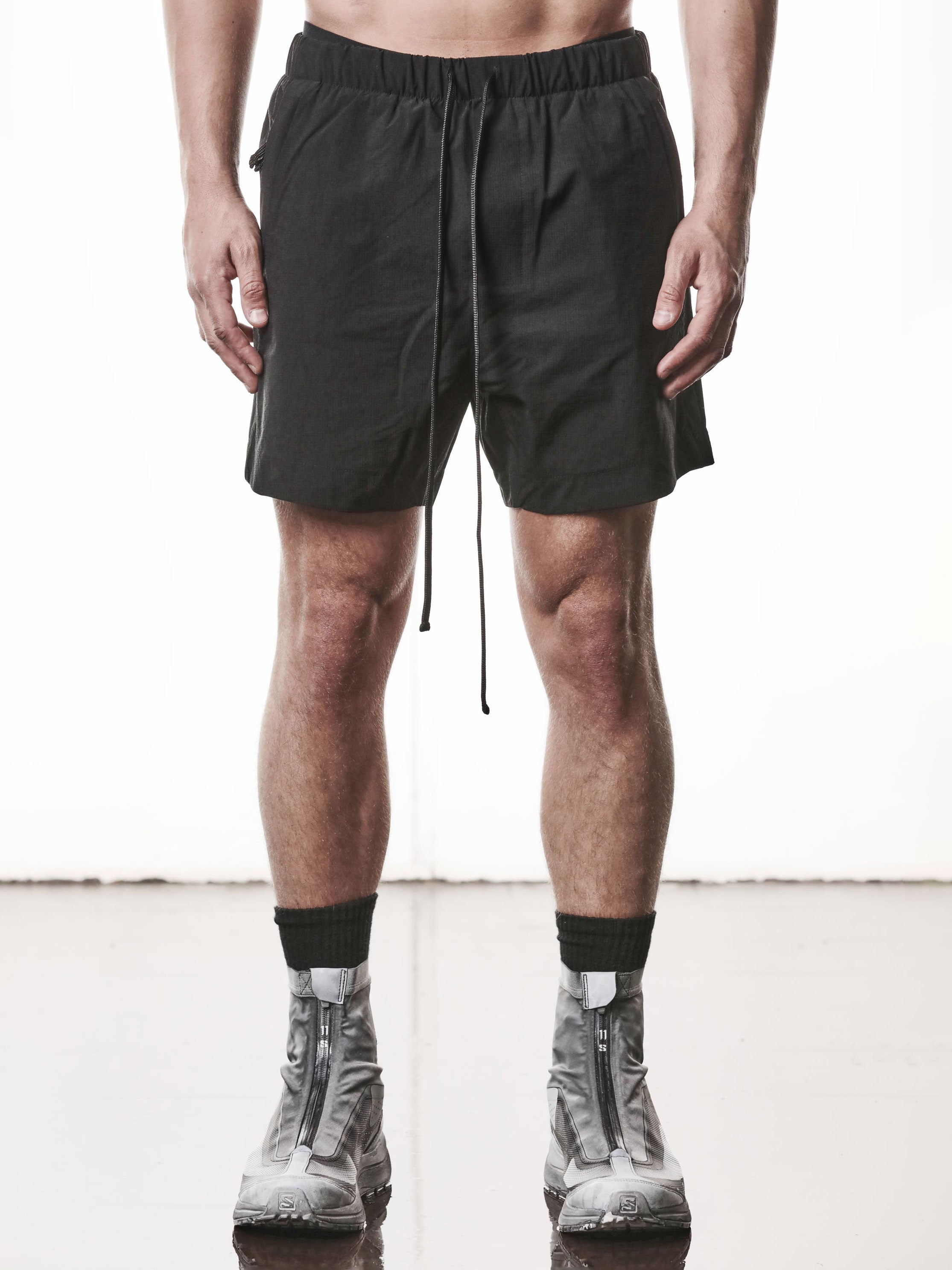 新品 thom krom トムクロム ハーフパンツ 黒 M RUNDHOLZ THOM KROM Menswear | Cotton Jersey & Raw-Hem | INN7