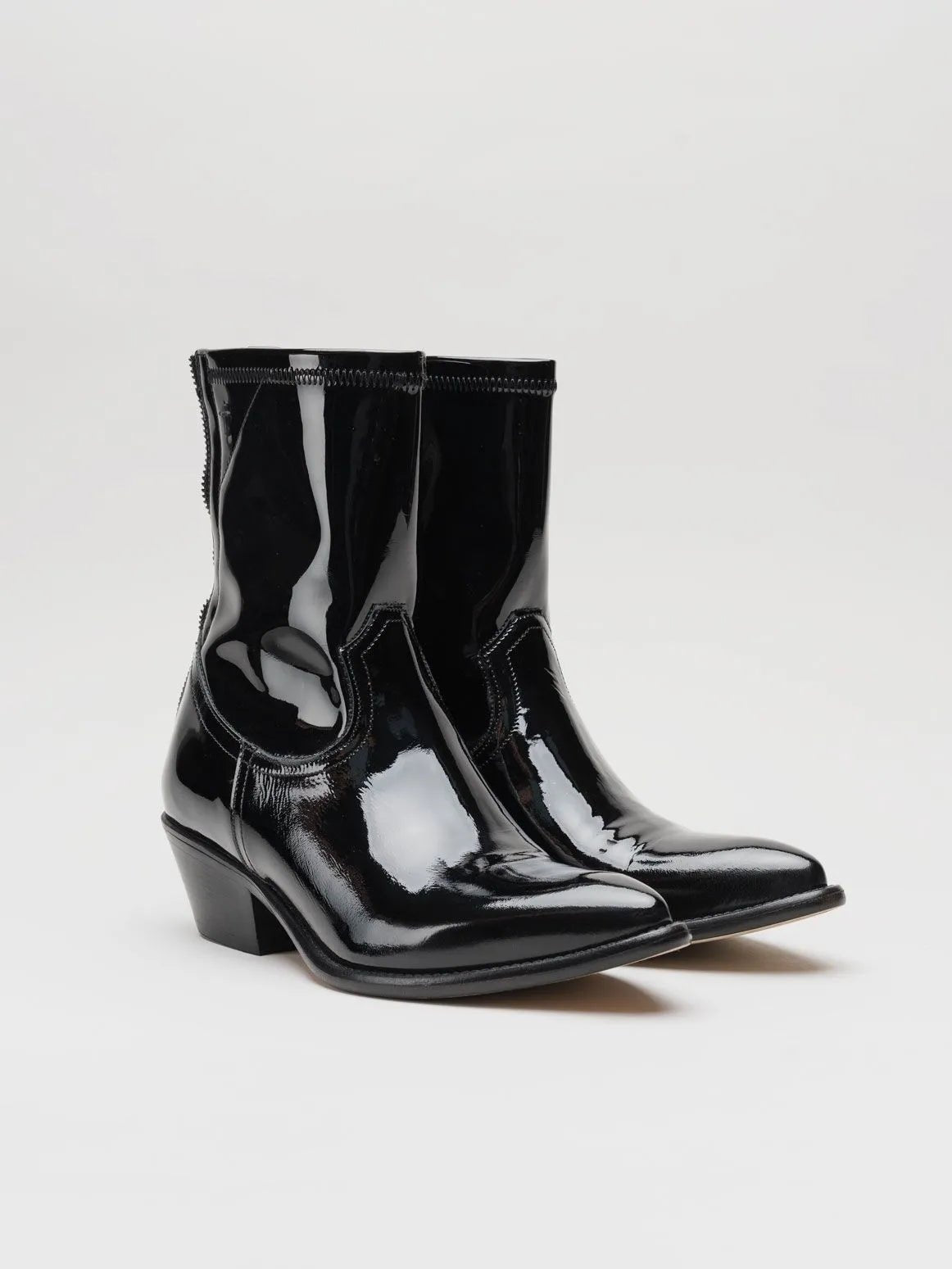 BOOTS - by RTA