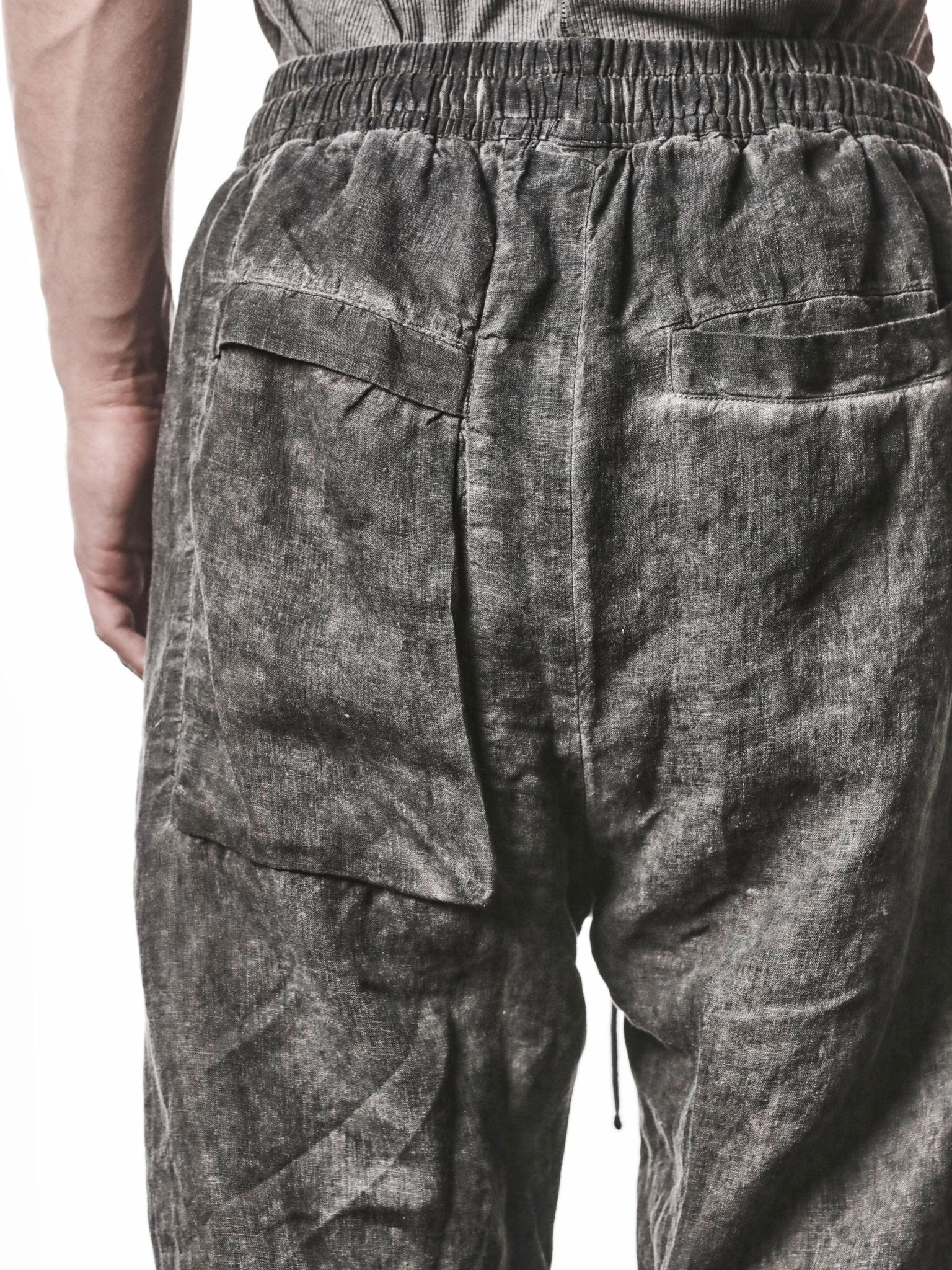 THOM KROM MP49 Cropped Linen Trousers in vegetal black - hem and ankle detail