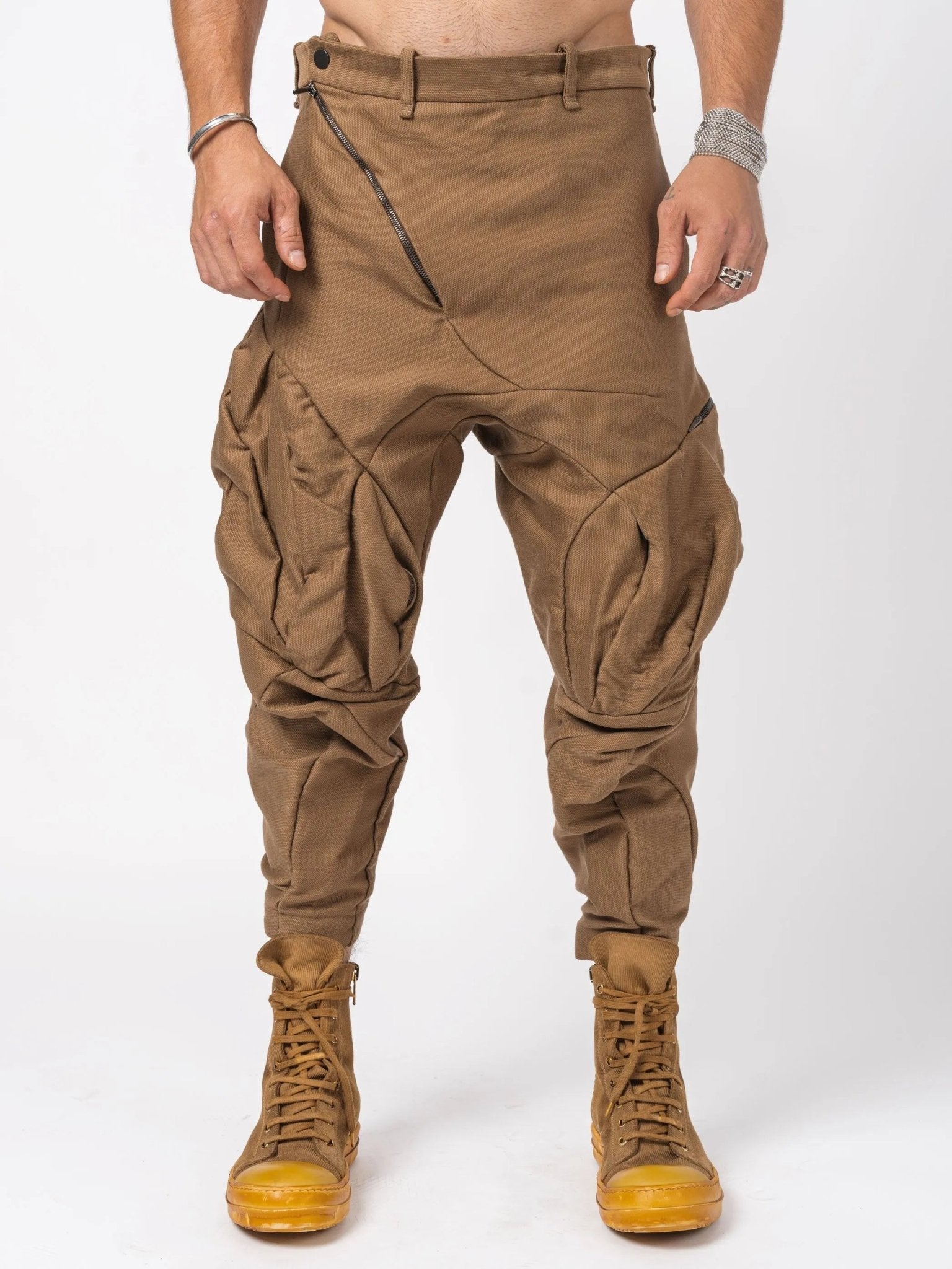 DIS - M - 4/ DISTORTION 4/5 MUSCLE POCKET PANTS - by LEON EMANUEL BLANCK