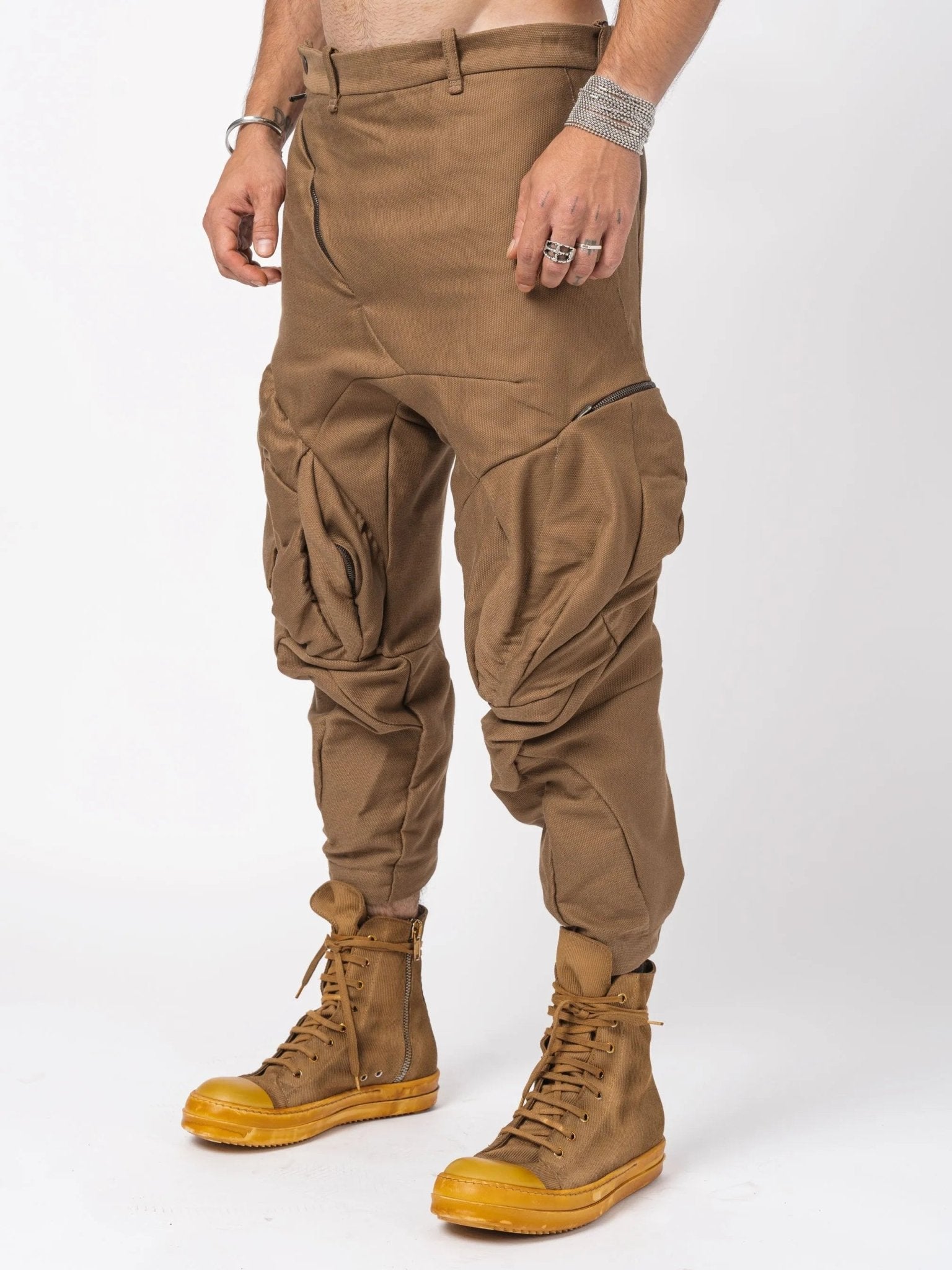 DIS - M - 4/ DISTORTION 4/5 MUSCLE POCKET PANTS - by LEON EMANUEL BLANCK