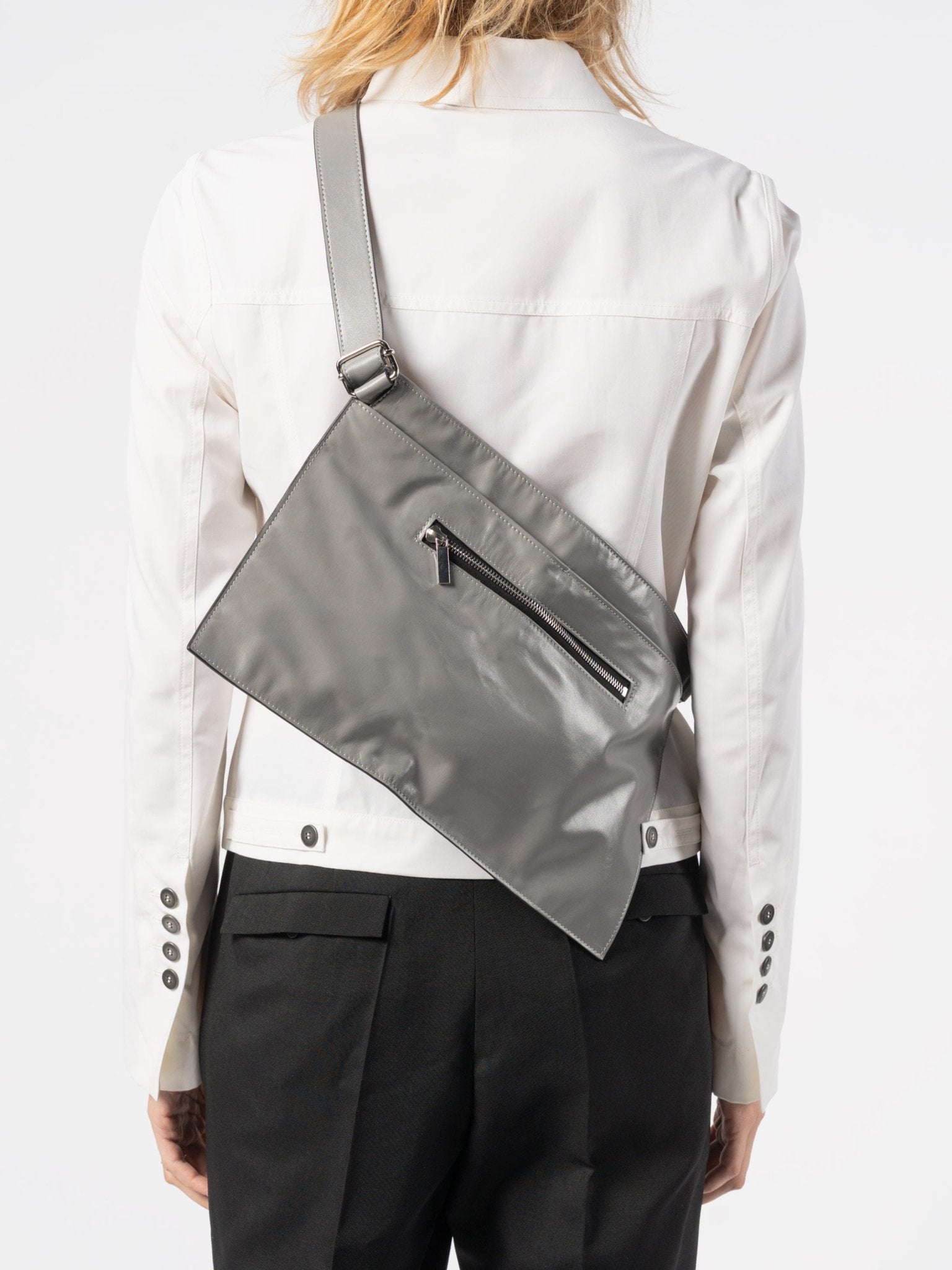 Vitellino Calf Leather Crossbody Pouch Grey - Italian minimalist accessory by SAPIO