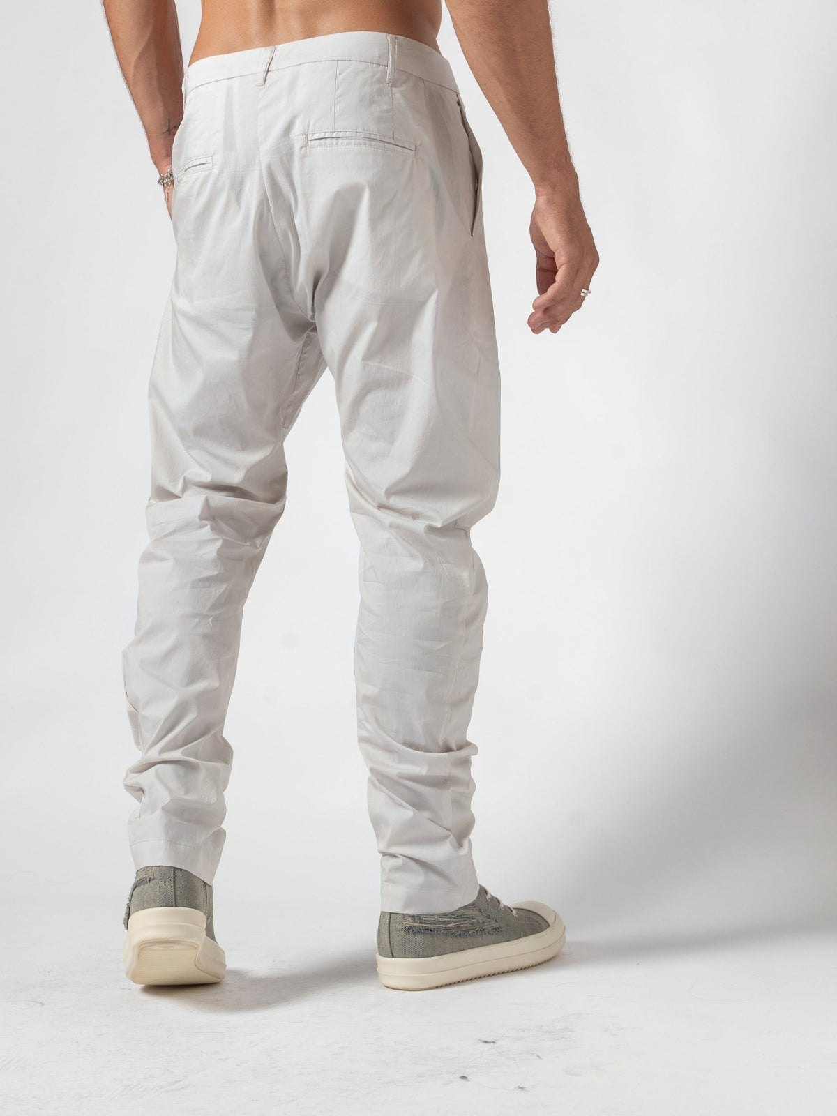 Low-Rise Slim Pants - by AITO