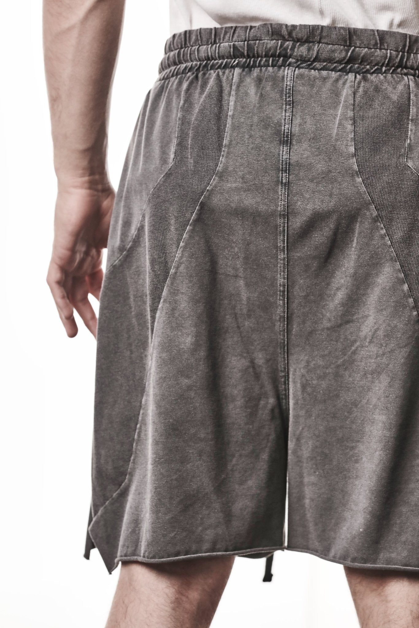 THOM KROM Matmix Cotton Shorts dark grey - full length on model