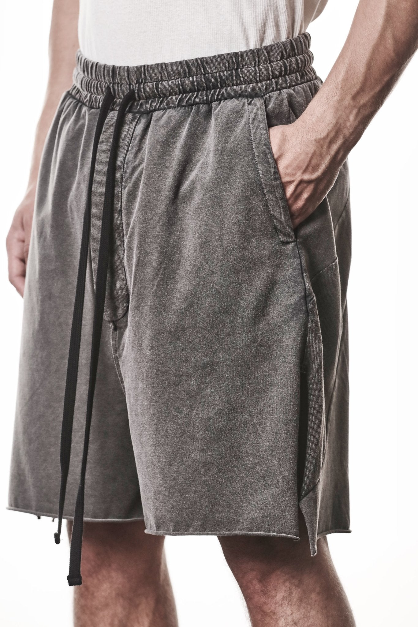 THOM KROM Matmix Cotton Shorts dark grey - tonal contrast of structured inserts against jersey body