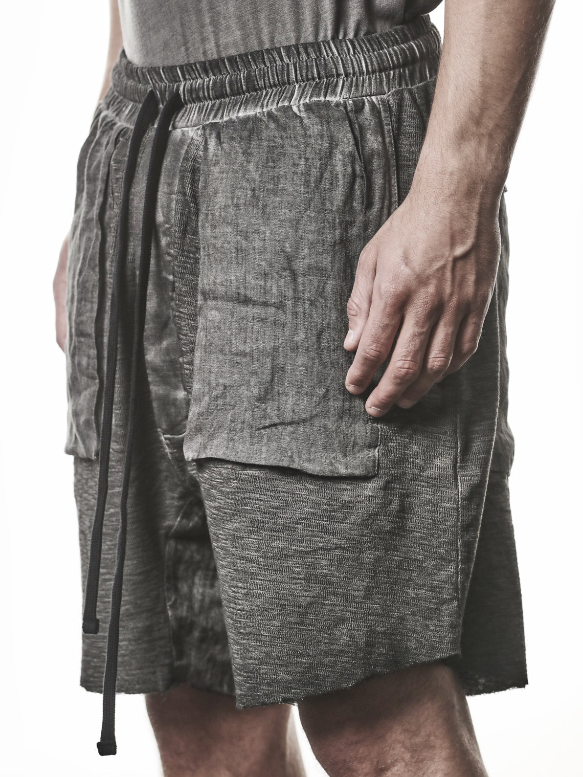 THOM KROM Matmix Drop-Crotch Shorts grey - detail of tonal linen inserts in grey dye colorway