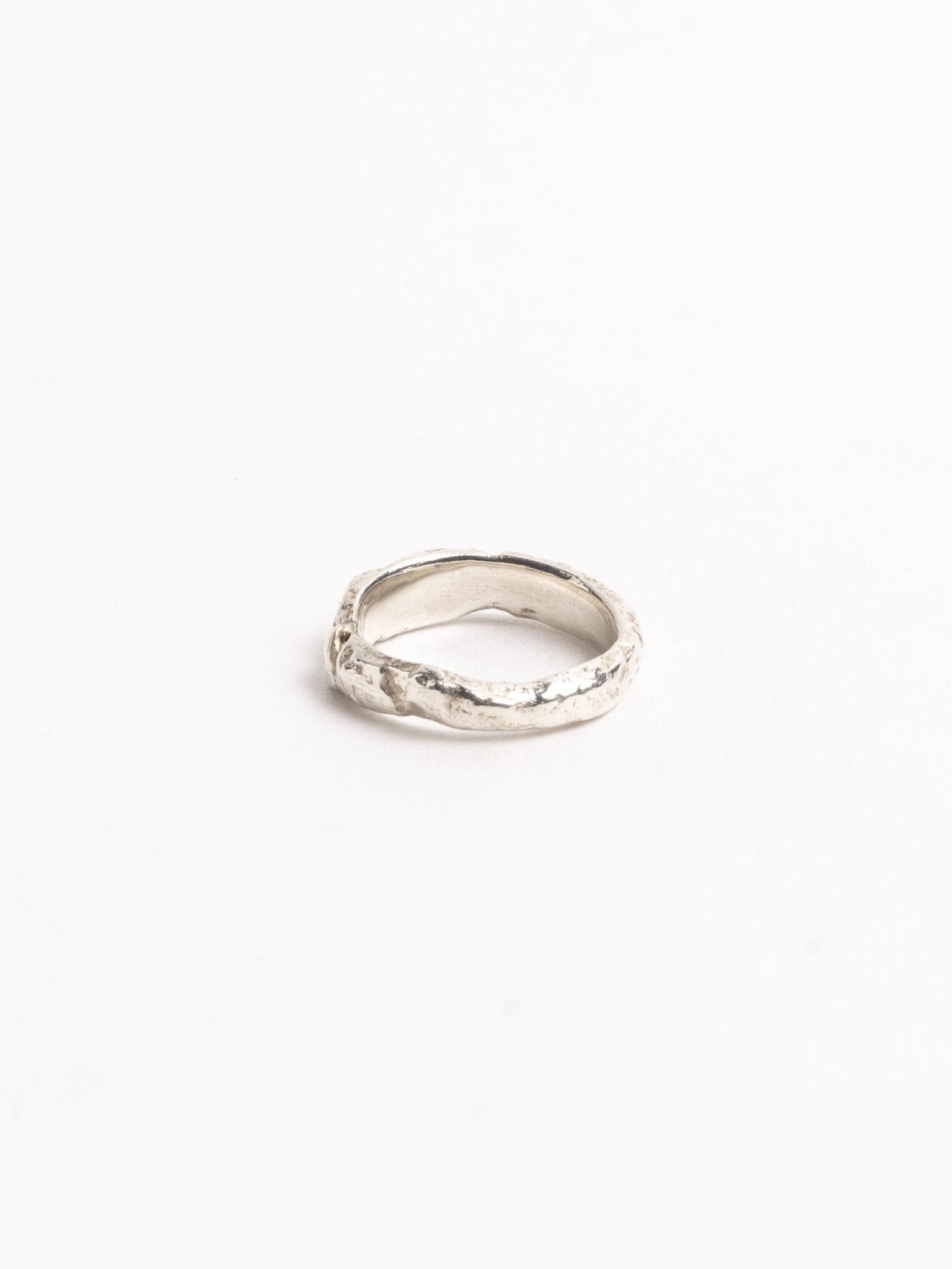 MAYA NOACH Organic Texture Ring, ring opening top detail view