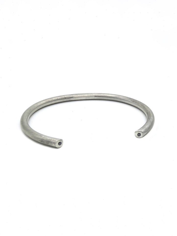 Round Cuff with Black Diamonds - by ENRI MARS