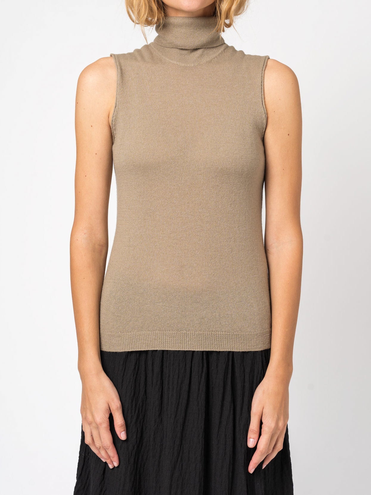 Sleeveless Cashmere Turtleneck Knit - by TRANSIT