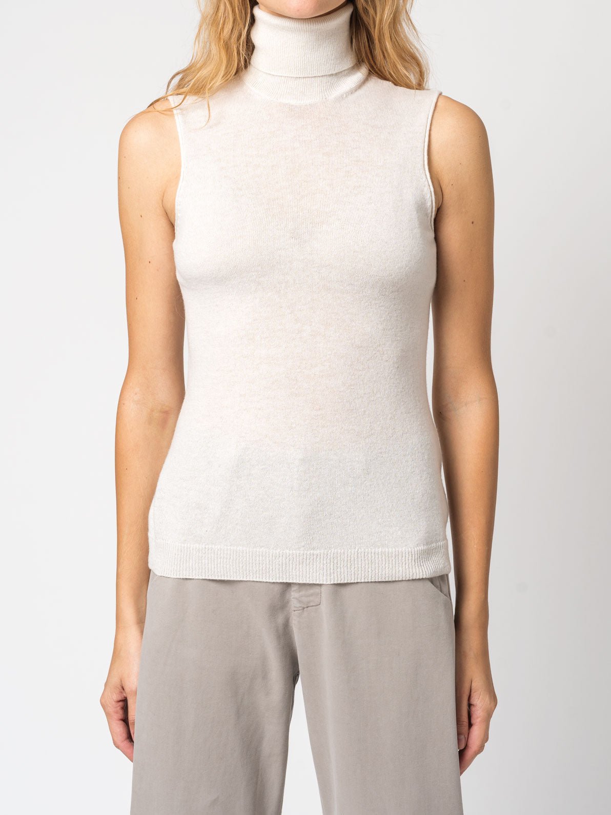 Sleeveless Cashmere Turtleneck Knit - by TRANSIT