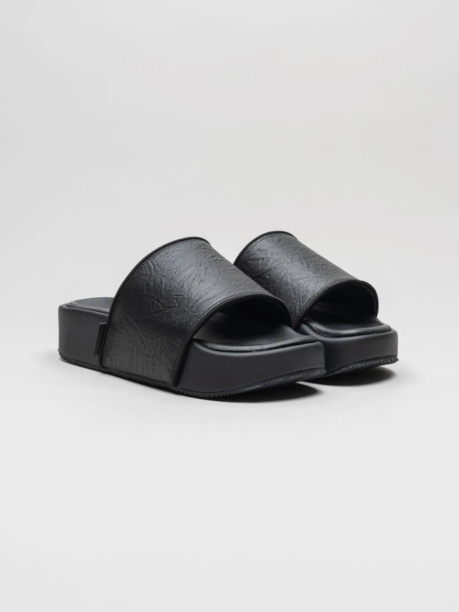 SLIDE - by Y - 3
