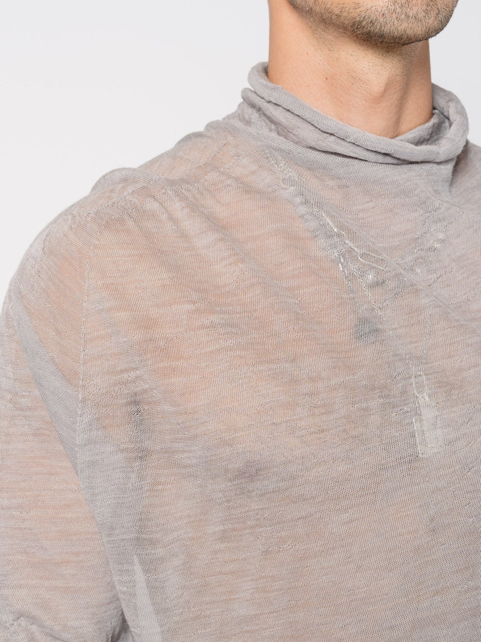 Gauze Wool Turtleneck with Central Spine Seam by MD75 | INN7fashion
