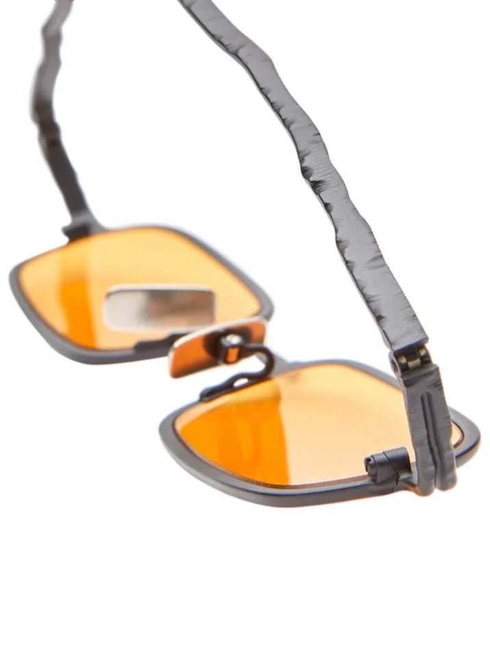 KUBORAUM Z18 Black Matt sunglasses, detail close-up.